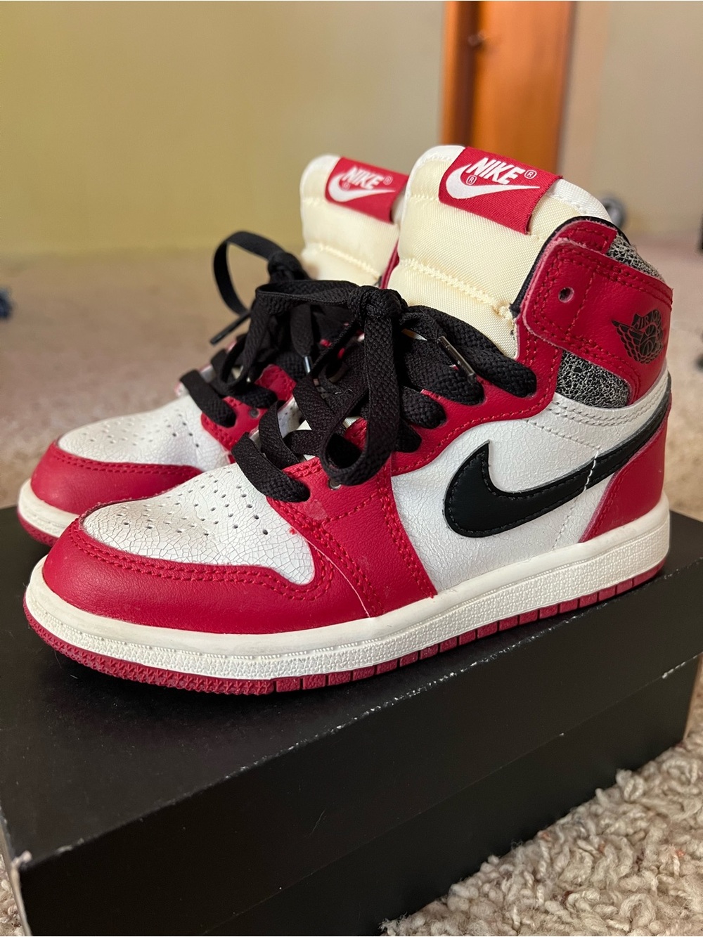 Nike Air Jordan 1 Mid - Red White Black